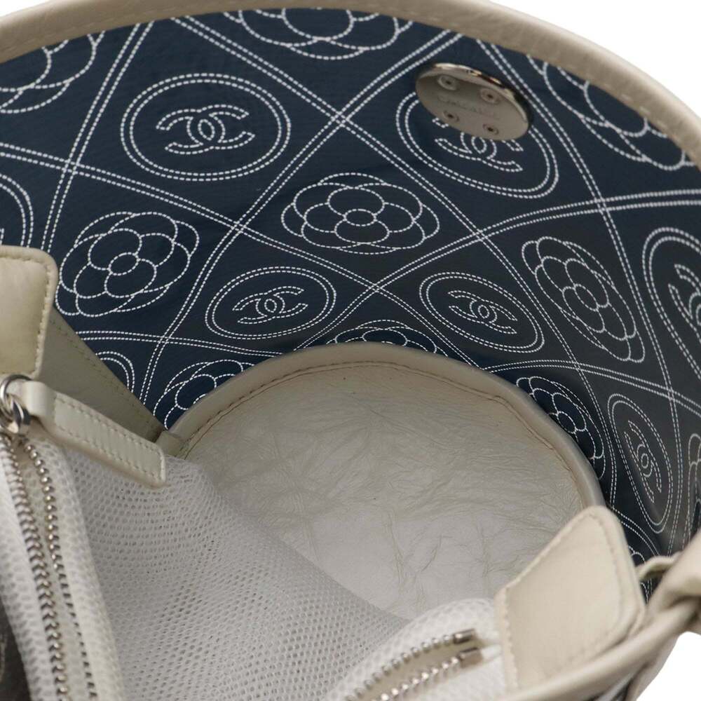 CHANEL Black Leather Logo Shoulder Bag - Picture 6 of 7